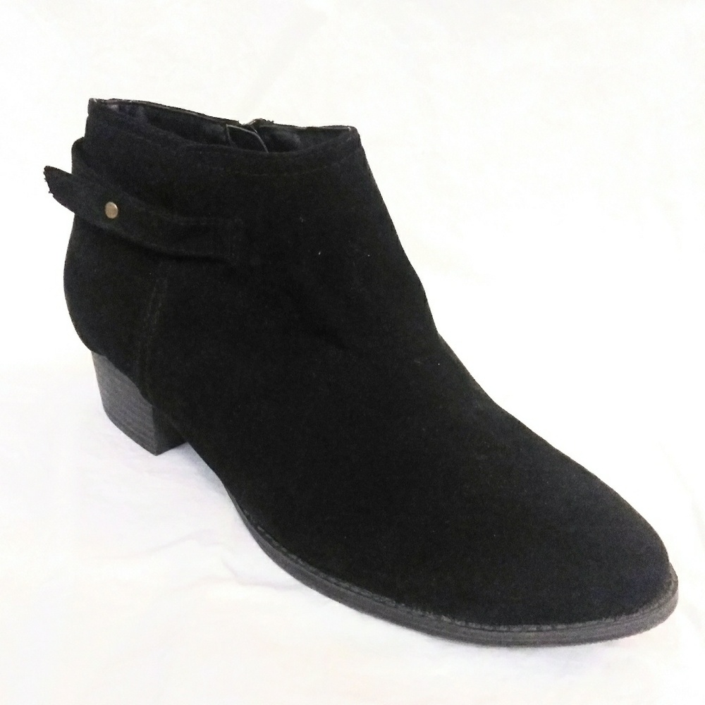 NWOT Old Navy Black Faux Suede Booties Size 4